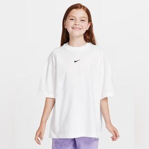 Nike Sportswear Big Kids' (Girls') Oversized T-Shirt
